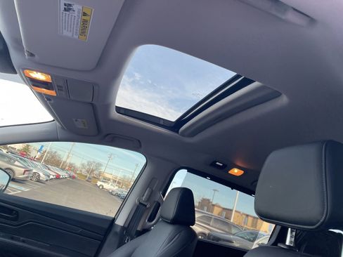 Certified 2025 Honda Odyssey EX-L image 3