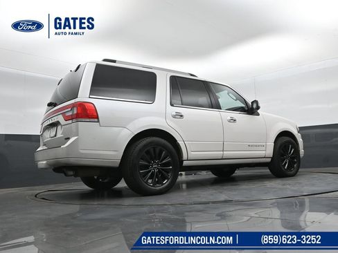 Used 2016 Lincoln Navigator Select AWD/4WD image 42