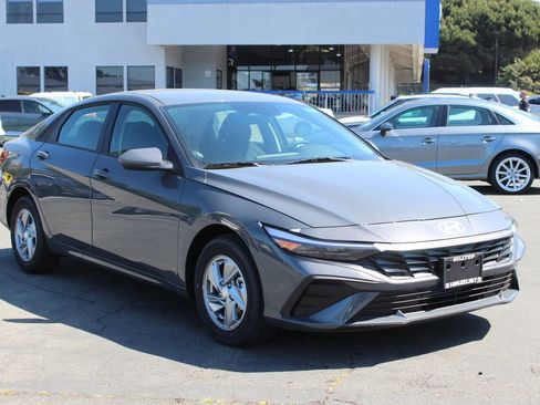 New 2026 Hyundai Elantra SE image 5