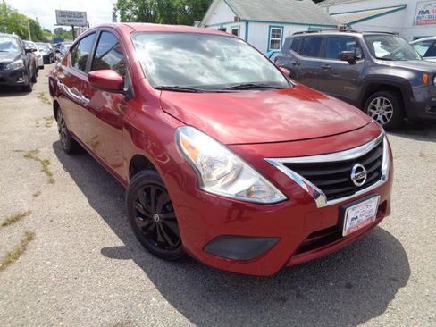 Used 2018 Nissan Versa SV FWD image 7