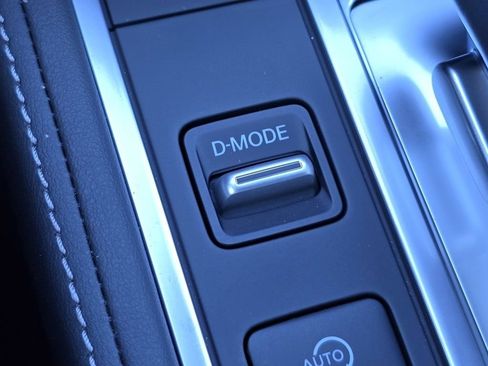 Certified 2025 INFINITI QX60 Luxe w/ Black Edition image 9