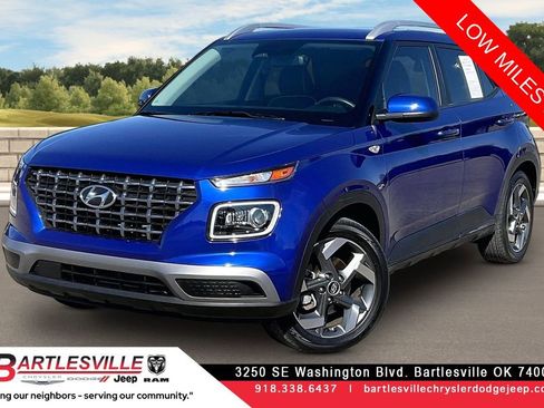 Used 2025 Hyundai Venue Limited FWD image 1