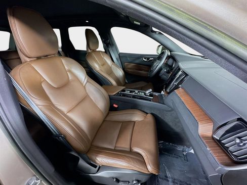 Used 2023 Volvo XC60 B5 Ultimate w/ Protection Package Premier image 31