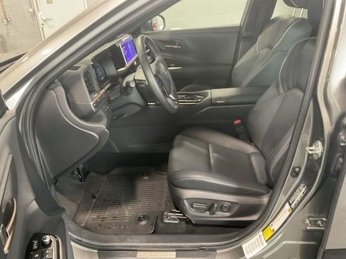 Used 2025 Toyota Crown XLE image 10