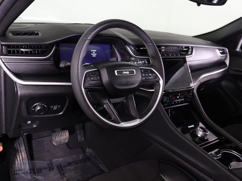 Used 2023 Jeep Grand Cherokee Altitude image 28