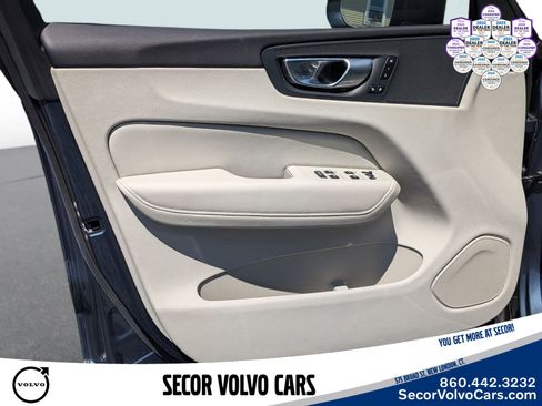 Used 2023 Volvo XC60 B5 Plus w/ Climate Package AWD/4WD image 8