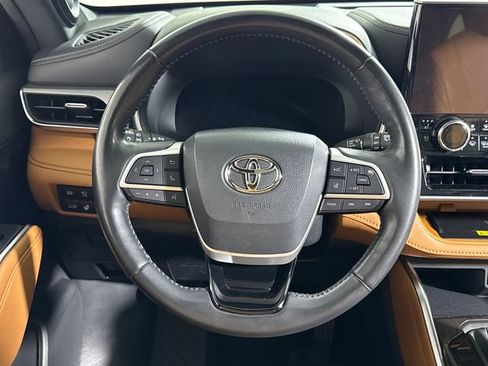 Used 2023 Toyota Highlander Platinum AWD/4WD image 26
