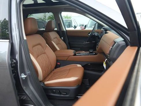 New 2026 Nissan Pathfinder Platinum AWD/4WD image 31