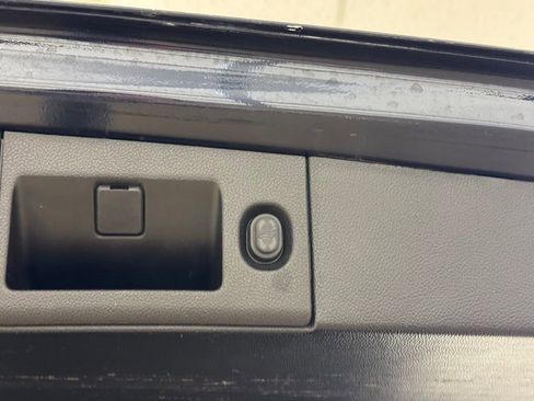 Used 2018 Chevrolet Tahoe LT w/ LT Signature Package image 26