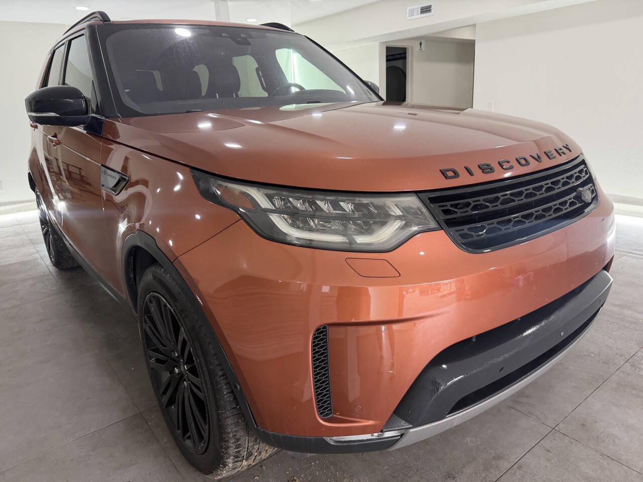 Used 2017 Land Rover Discovery HSE AWD/4WD image 11