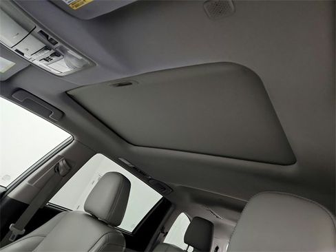 Used 2019 Toyota Highlander XLE image 20