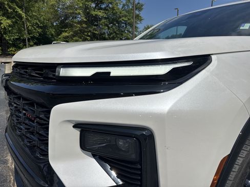 Used 2025 Chevrolet Traverse RS FWD image 7