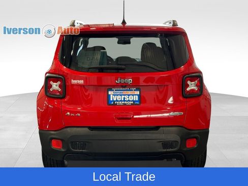 Used 2018 Jeep Renegade Latitude w/ UConnect 8.4 Nav Group AWD/4WD image 8