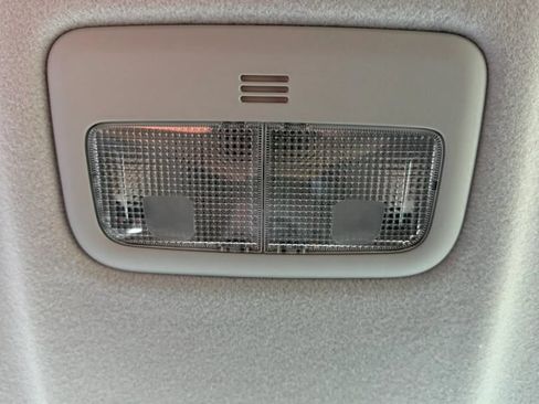 Used 2010 Scion xB FWD image 25