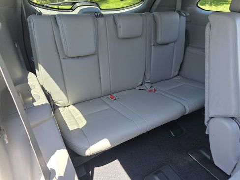 Used 2017 Toyota Highlander XLE AWD/4WD image 19