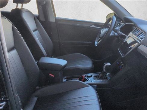 Used 2024 Volkswagen Tiguan SE image 20