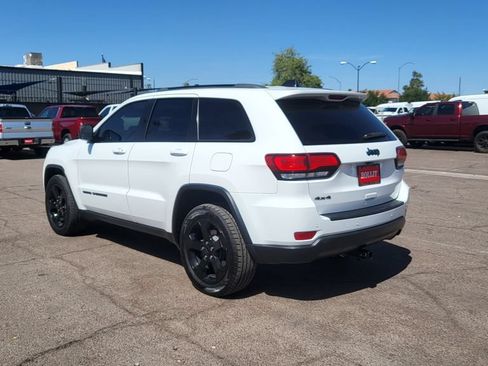 Used 2019 Jeep Grand Cherokee Laredo AWD/4WD image 7