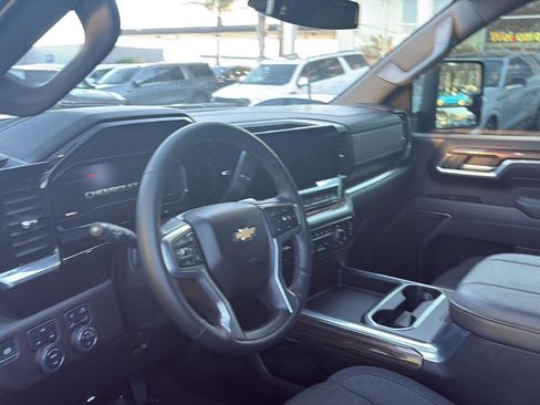 Used 2025 Chevrolet Silverado 2500 LT w/ Safety Package image 31