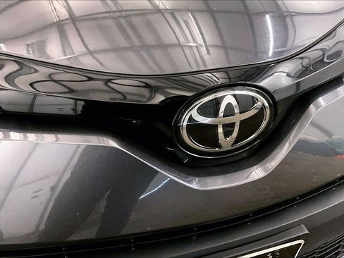 Used 2022 Toyota C-HR XLE image 29