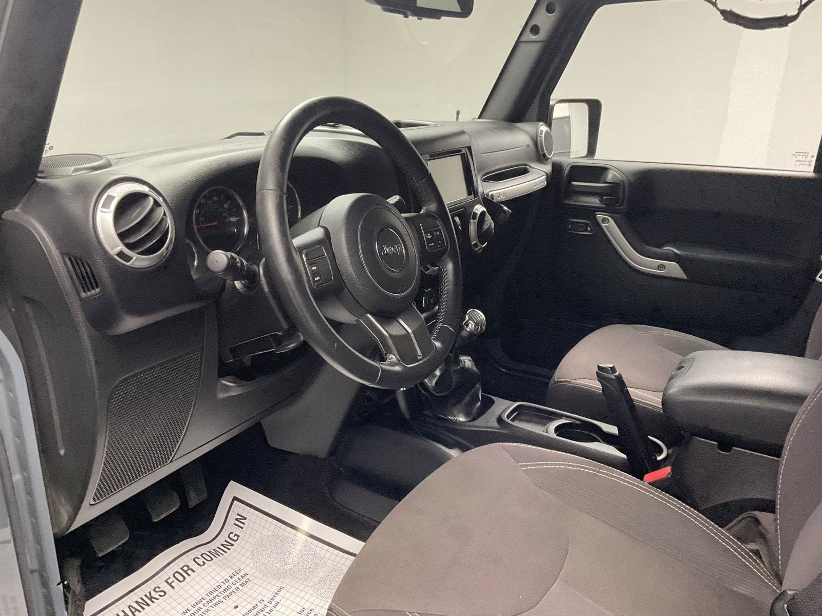 Used 2015 Jeep Wrangler Unlimited Sahara AWD/4WD image 11