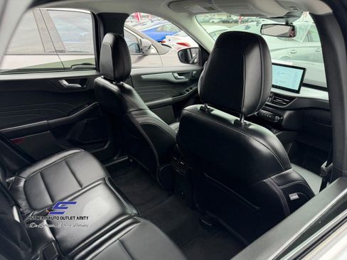 Used 2025 Ford Escape Platinum AWD/4WD image 13
