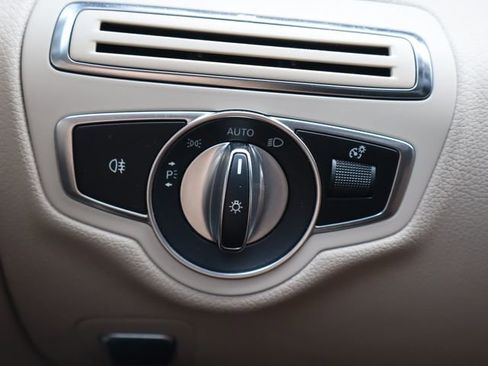 Used 2019 Mercedes-Benz C 300 Sedan image 25