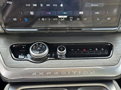 Certified 2025 Ford Expedition Platinum w/ Driver's Package AWD/4WD image 18