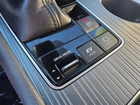 Used 2022 Toyota Sienna XSE image 33