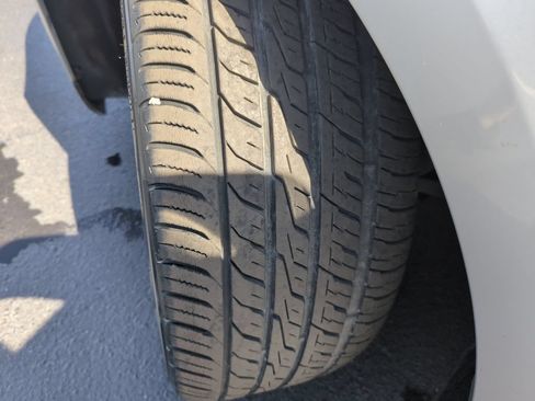 Used 2013 Lincoln MKS FWD image 46