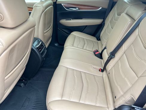 Used 2018 Cadillac XT5 Platinum w/ Driver Assist Package AWD/4WD image 12