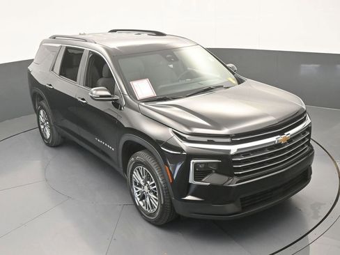 Used 2025 Chevrolet Traverse LT FWD image 54