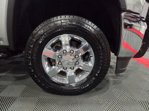 Used 2018 GMC Sierra 2500 SLT w/ Suspension Package, Off-Road AWD/4WD image 81