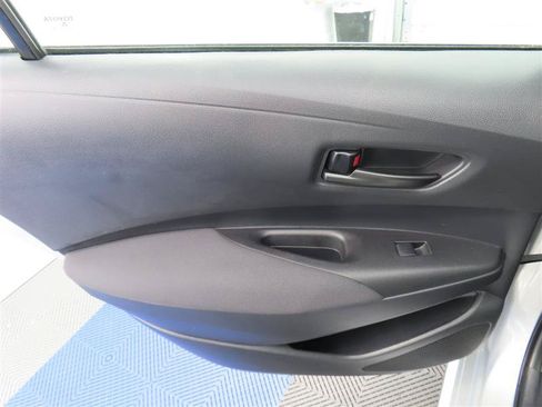 Used 2025 Toyota Corolla LE FWD image 28