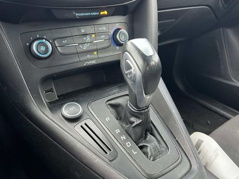 Used 2015 Ford Focus SE image 27