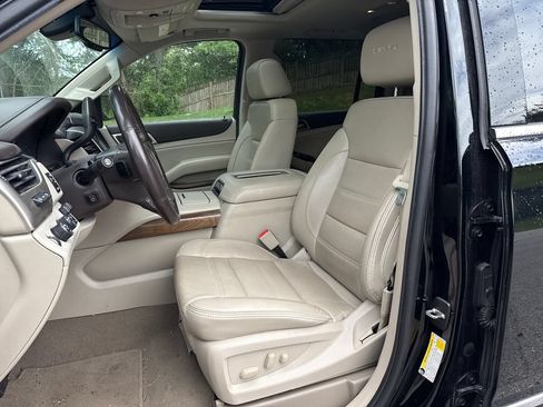 Used 2019 GMC Yukon XL Denali AWD/4WD image 12