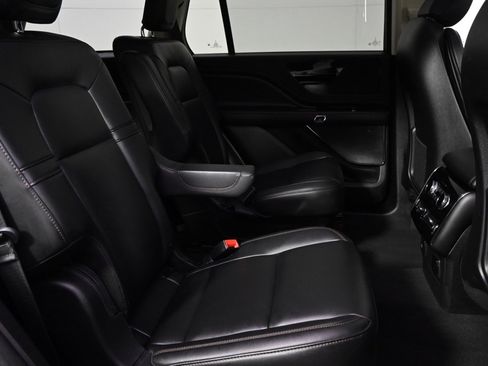 Used 2023 Lincoln Aviator Standard w/ Premium Package image 18
