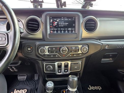 Used 2021 Jeep Wrangler Sport S image 23