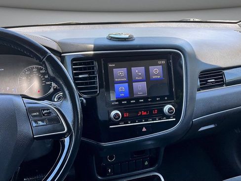 Used 2020 Mitsubishi Outlander SE AWD/4WD image 9