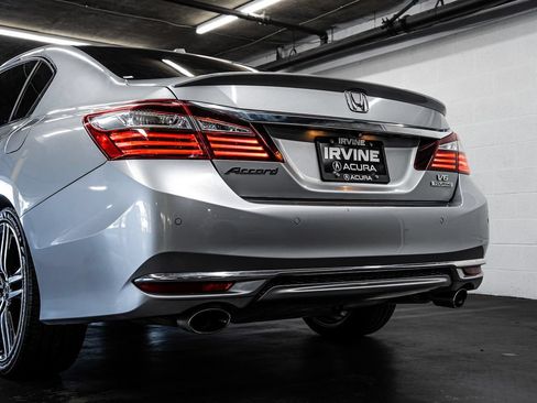Used 2016 Honda Accord Touring image 16