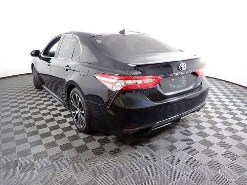 Used 2019 Toyota Camry SE FWD image 12