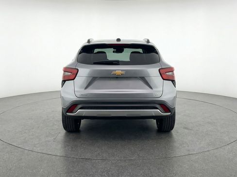 Used 2025 Chevrolet Trax LT w/ LT Convenience Package image 7