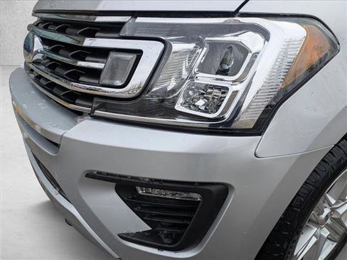 Used 2019 Ford Expedition XLT image 9