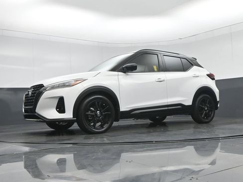 Used 2022 Nissan Kicks SR image 50