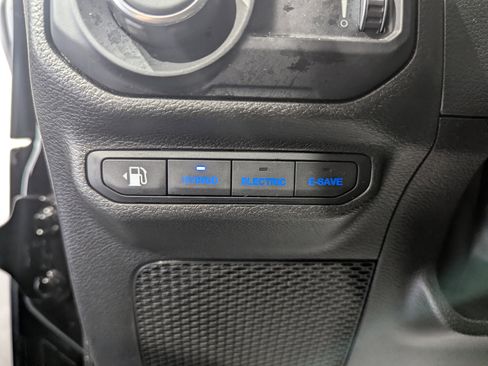 Used 2023 Jeep Wrangler Sahara w/ Cold Weather Group image 15