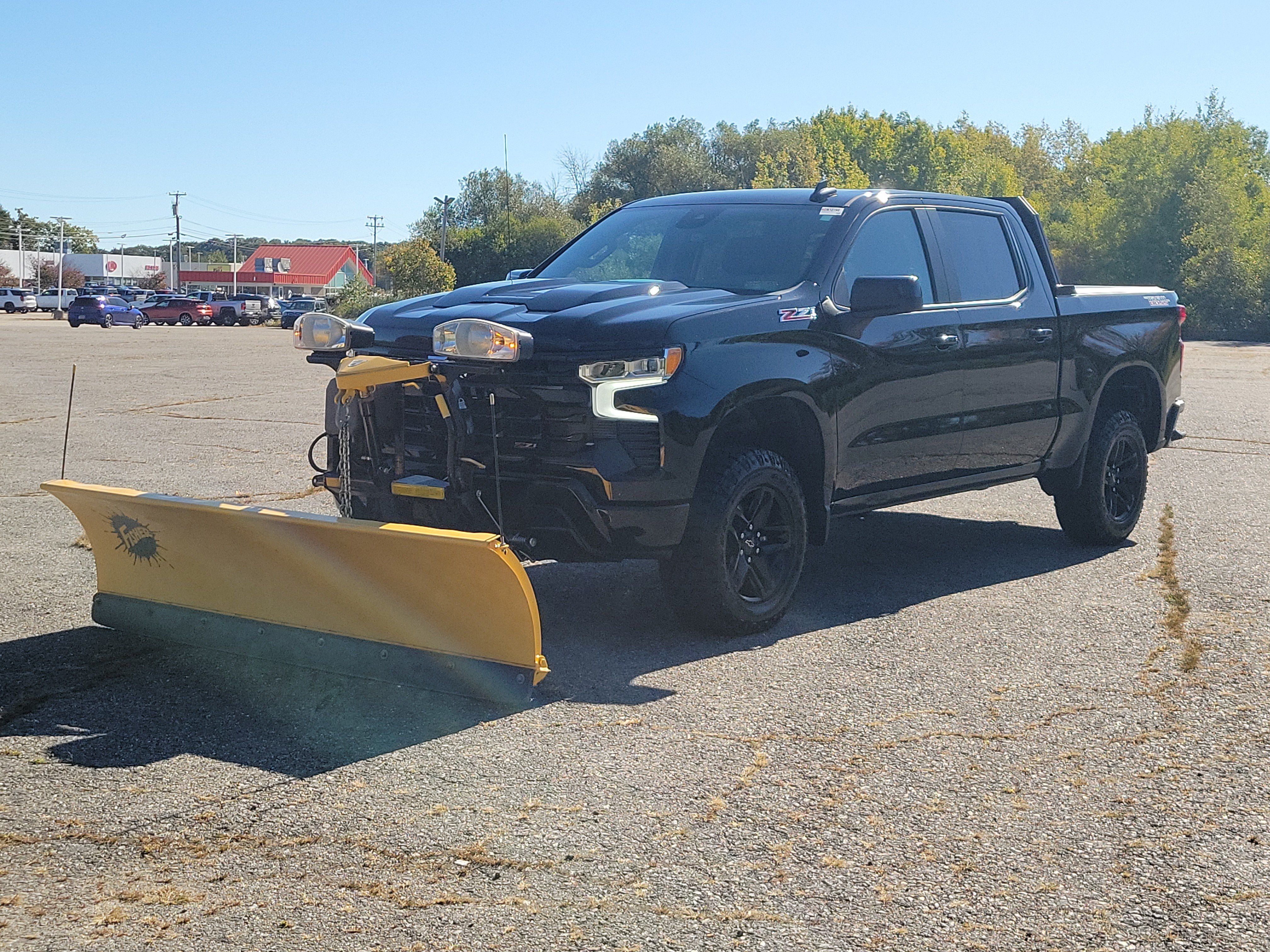 Used 2024 Chevrolet Silverado 1500 LT Trail Boss w/ Convenience Package II AWD/4WD image 1