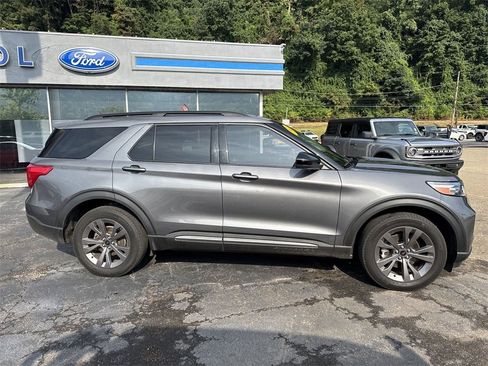 Used 2022 Ford Explorer XLT w/ Equipment Group 202A image 3
