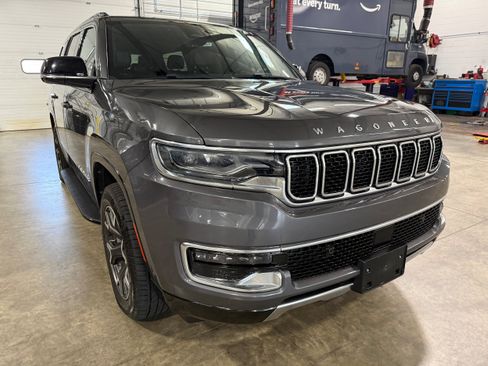 Used 2023 Jeep Wagoneer Series III w/ Preferred Equipment Group AWD/4WD image 1