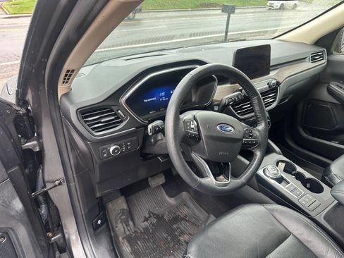 Used 2020 Ford Escape Titanium w/ Titanium Premium Package 2.0 image 17