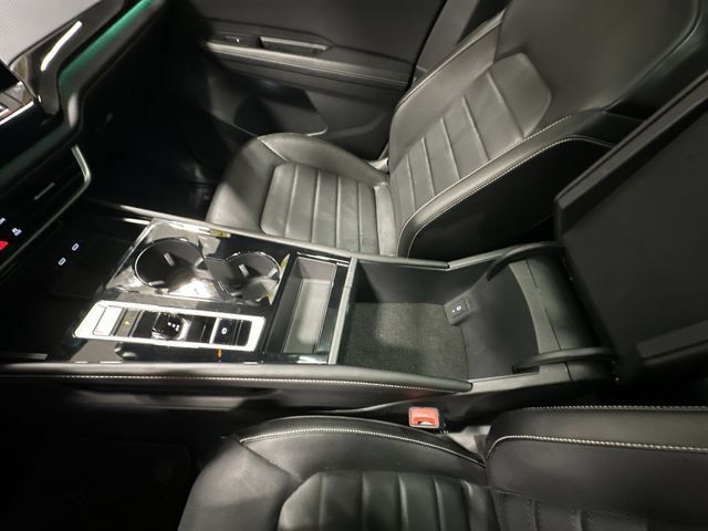 Used 2024 Volkswagen Atlas Cross Sport SEL R-Line AWD/4WD image 29