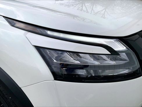 Used 2024 Nissan Pathfinder SV w/ Black Appearance Package image 24